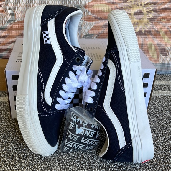 Vans Men’s Skate Old Skool
Wrapped Dark Navy
VN0A5FCBDNV
Sneakers - Picture 12 of 16